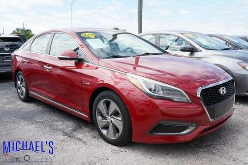 Photo 1 of 4 of 2016 Hyundai Sonata Hybrid Limited
