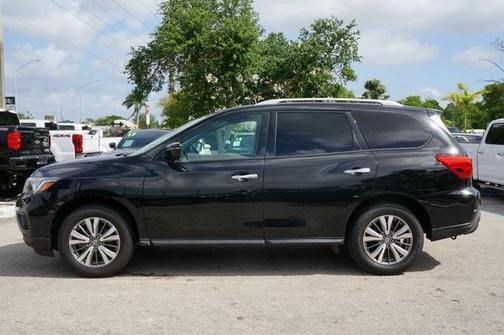 Photo 4 of 30 of 2019 Nissan Pathfinder SV
