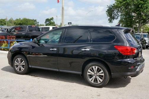 Photo 5 of 30 of 2019 Nissan Pathfinder SV
