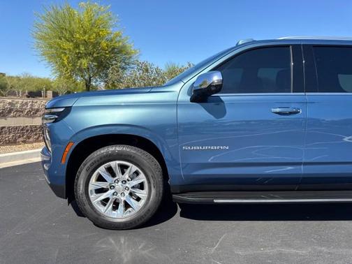 Lakeshore Blue Metallic 2025 Chevrolet Suburban Premier