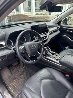 Moon Dust 2020 Toyota Highlander Platinum