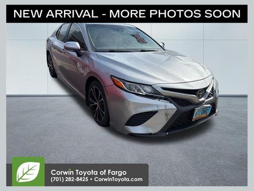 Celestial Silver Metallic 2018 Toyota Camry SE