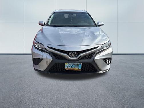 Celestial Silver Metallic 2018 Toyota Camry SE