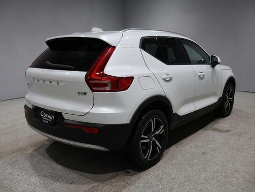 2023 Volvo XC40 B5 Core
