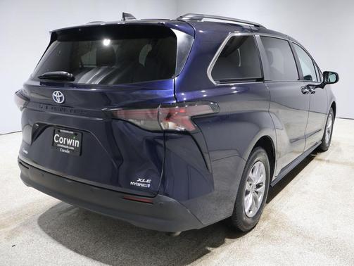 2024 Toyota Sienna XLE