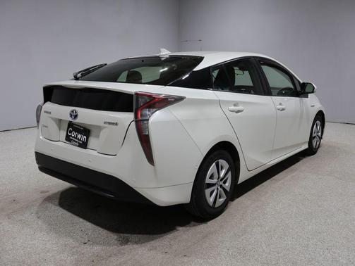 Blizzard Pearl 2018 Toyota Prius Two