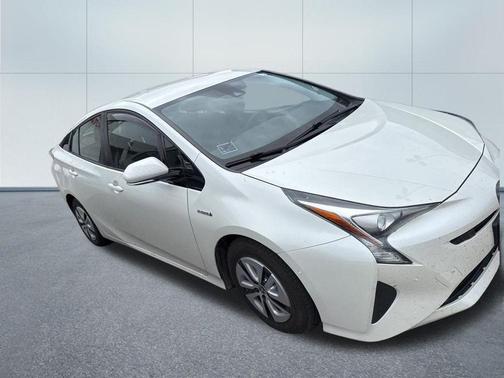 Blizzard Pearl 2018 Toyota Prius Two