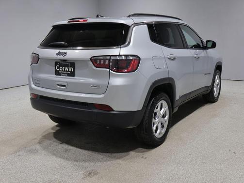 Silver Zynith Metallic Clearcoat 2024 Jeep Compass Latitude