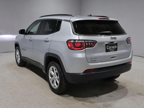 Silver Zynith Metallic Clearcoat 2024 Jeep Compass Latitude