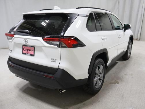 Ice Cap 2024 Toyota RAV4 XLE