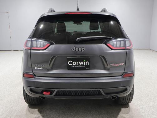 Granite Crystal Metallic 2020 Jeep Cherokee Trailhawk