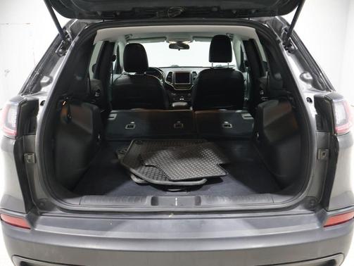 Granite Crystal Metallic 2020 Jeep Cherokee Trailhawk
