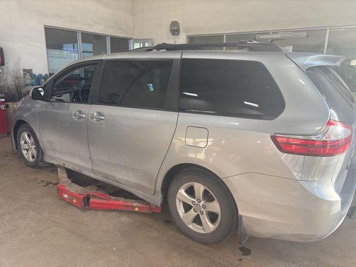 2018 Toyota Sienna LE