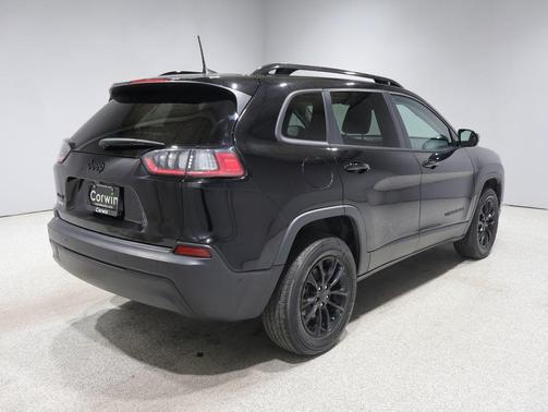 Diamond Black Crystal Pearlcoat 2023 Jeep Cherokee Altitude