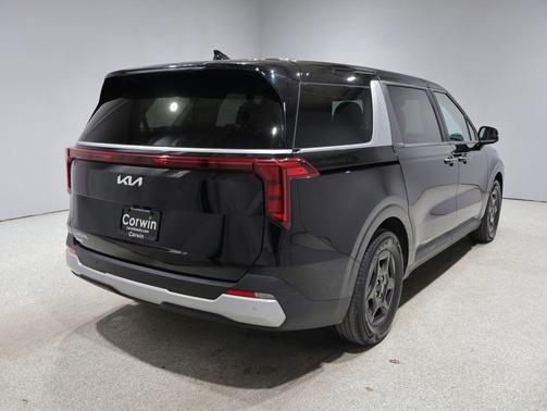 Aurora Black Pearl 2025 Kia Carnival LXS