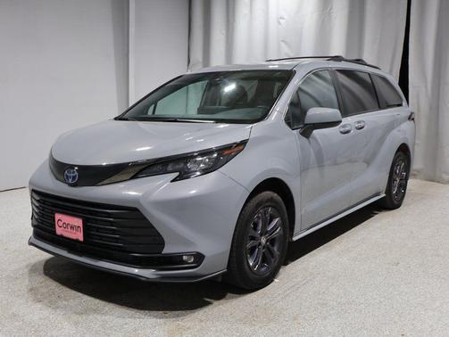 2024 Toyota Sienna Woodland Edition
