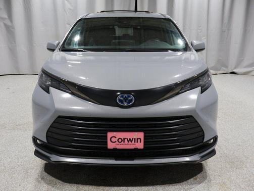 2024 Toyota Sienna Woodland Edition