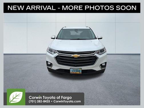 Iridescent Pearl Tricoat 2020 Chevrolet Traverse LT Leather