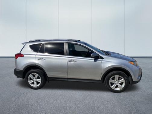 Classic Silver Metallic 2014 Toyota RAV4 XLE