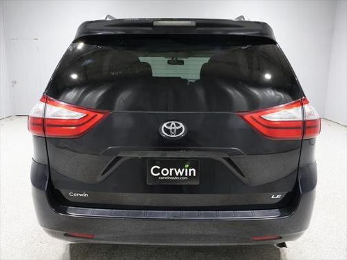 2016 Toyota Sienna LE