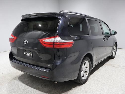 2016 Toyota Sienna LE