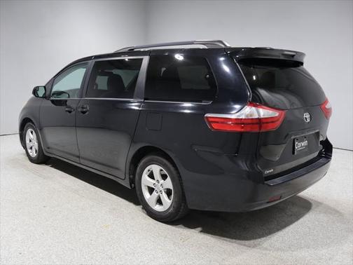 2016 Toyota Sienna LE