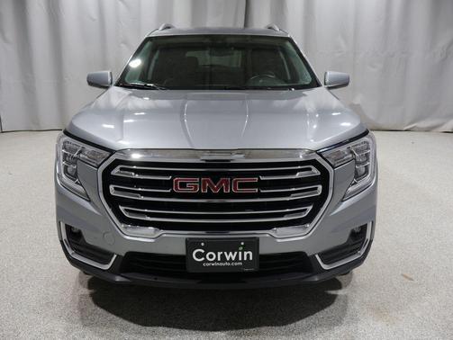 Sterling Metallic 2024 GMC Terrain SLT