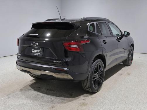 Mosaic Black Metallic 2025 Chevrolet Trax FWD ACTIV