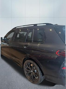Black Sapphire Metallic 2026 BMW X7 M60i