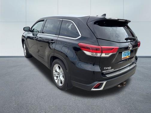 Black 2017 Toyota Highlander Limited