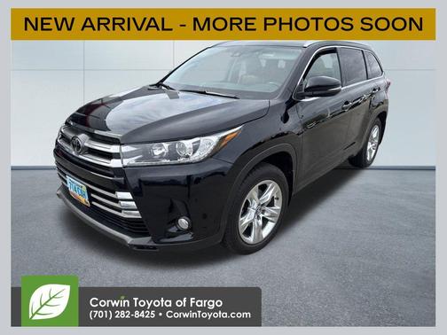 Black 2017 Toyota Highlander Limited