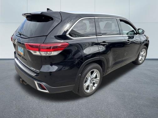 Black 2017 Toyota Highlander Limited