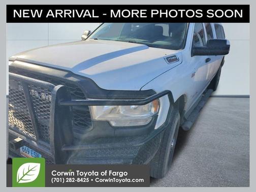 Bright White Clearcoat 2022 RAM 2500 Tradesman Crew Cab 4x4 8' Box