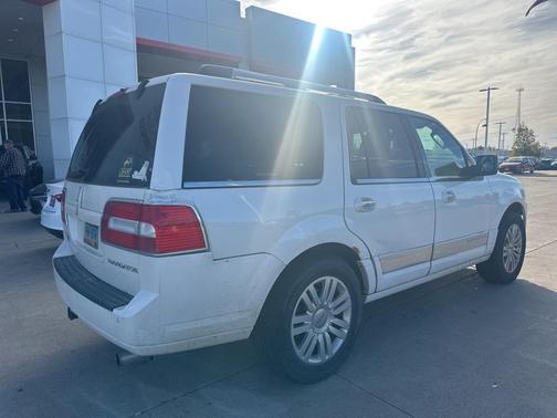 2014 Lincoln Navigator Base