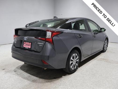 2022 Toyota Prius XLE