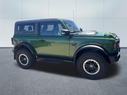 ERUPTION GREEN METALLIC 2023 Ford Bronco Badlands
