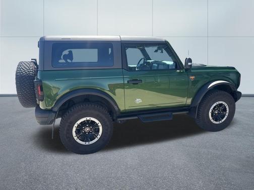 ERUPTION GREEN METALLIC 2023 Ford Bronco Badlands
