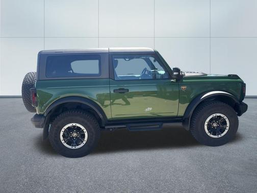 ERUPTION GREEN METALLIC 2023 Ford Bronco Badlands