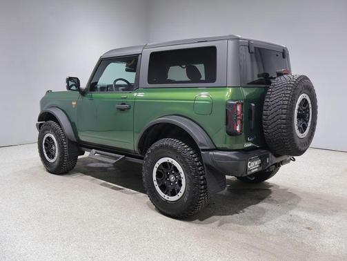 ERUPTION GREEN METALLIC 2023 Ford Bronco Badlands