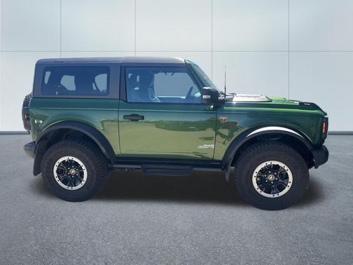 ERUPTION GREEN METALLIC 2023 Ford Bronco Badlands