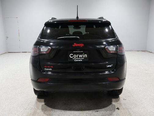 Diamond Black Crystal Pearlcoat 2023 Jeep Compass (RED) Edition 4x4
