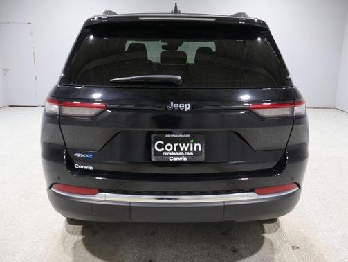 Diamond Black Crystal Pearlcoat 2022 Jeep Grand Cherokee 4xe Base