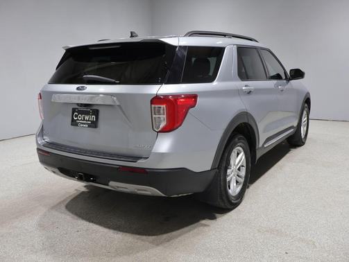 ICONIC SILVER 2022 Ford Explorer XLT
