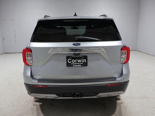 ICONIC SILVER 2022 Ford Explorer XLT