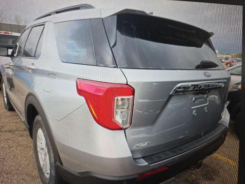 ICONIC SILVER 2022 Ford Explorer XLT