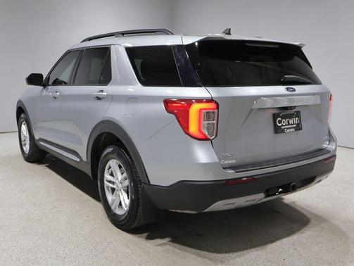 ICONIC SILVER 2022 Ford Explorer XLT