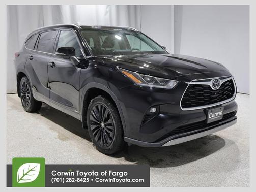 Midnight Black Metallic 2025 Toyota Highlander Hybrid Platinum