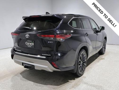 Midnight Black Metallic 2025 Toyota Highlander Hybrid Platinum