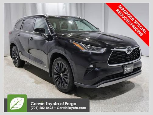 Midnight Black Metallic 2025 Toyota Highlander Hybrid Platinum