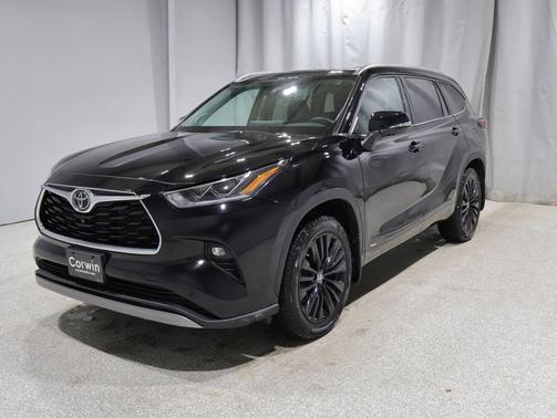 Midnight Black Metallic 2025 Toyota Highlander Hybrid Platinum